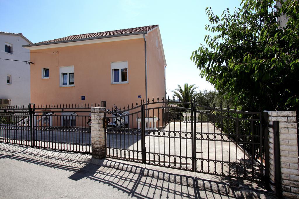 Apartments Jasmin Трогир Екстериор снимка