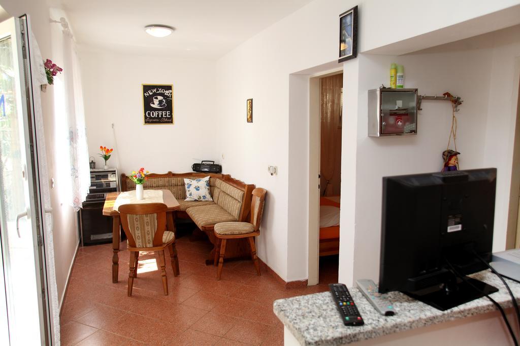 Apartments Jasmin Трогир Екстериор снимка
