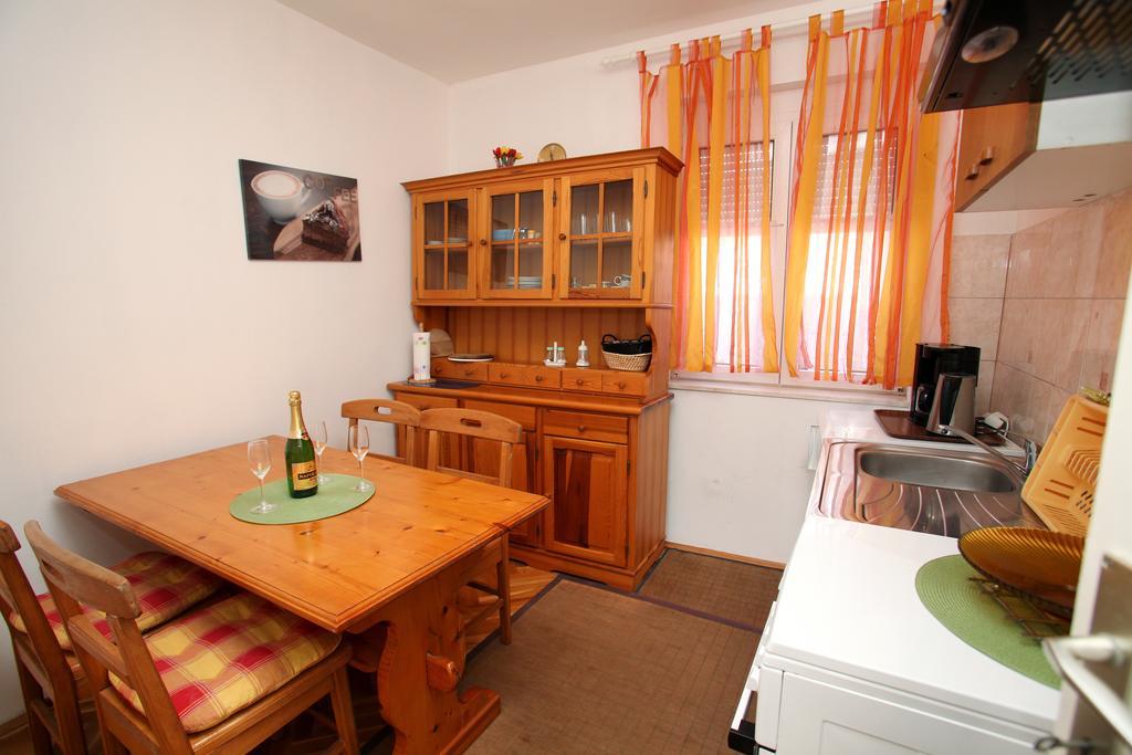 Apartments Jasmin Трогир Екстериор снимка