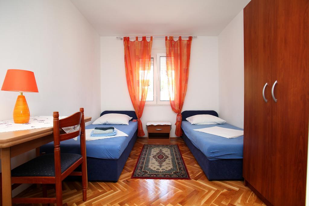 Apartments Jasmin Трогир Екстериор снимка