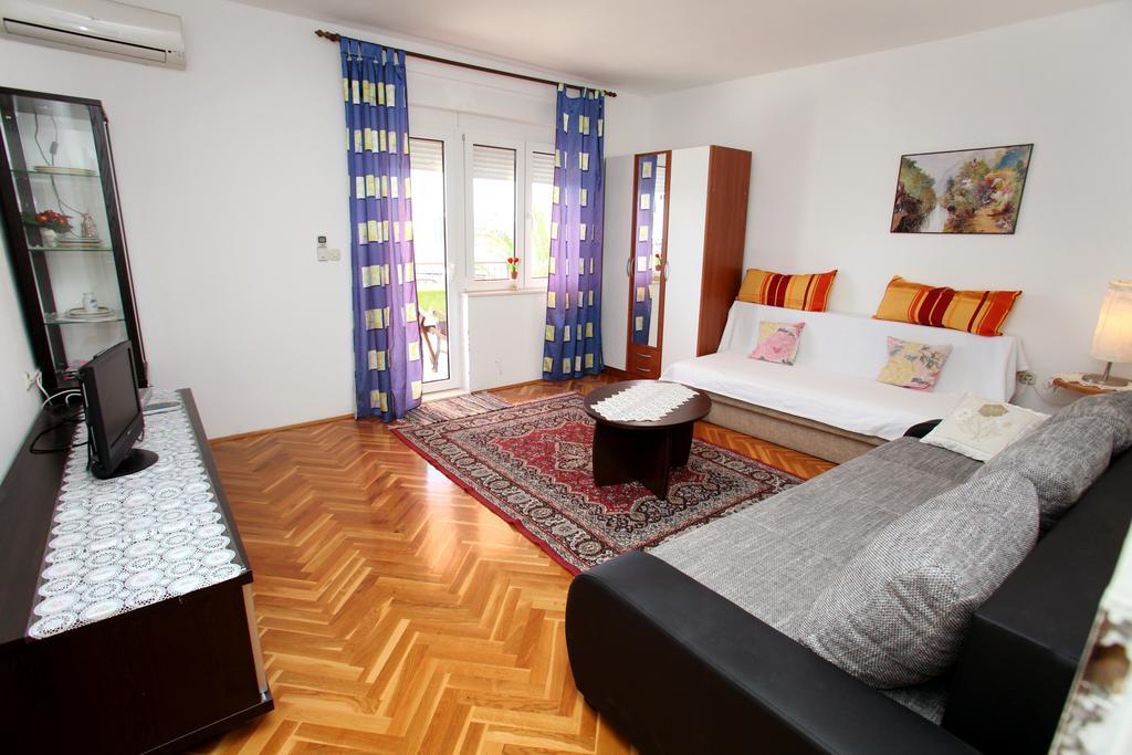 Apartments Jasmin Трогир Екстериор снимка